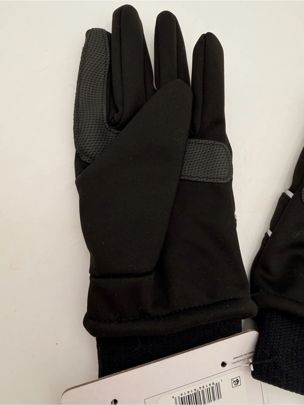 isotoner Women’s Black Performance Gloves Smart Touch Size : Small / Medium
